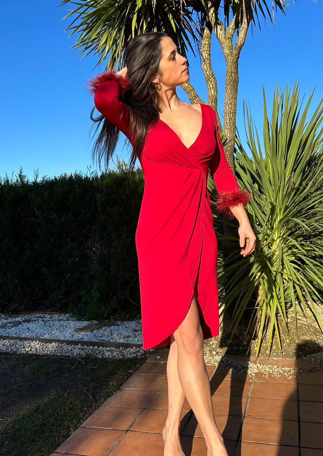 VESTIDO PLUMAS ROJO