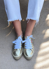 TENIS PIEL DORADO