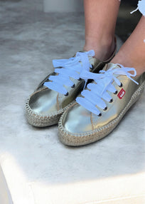 TENIS PIEL DORADO