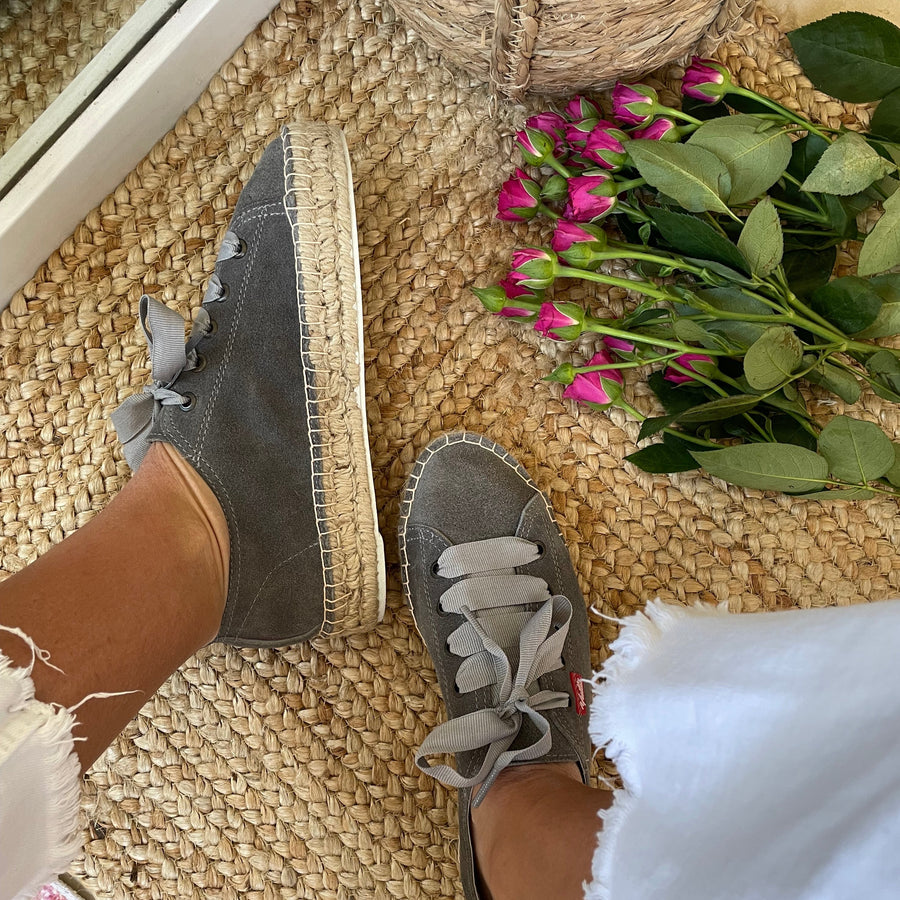 TENIS PIEL GRIS